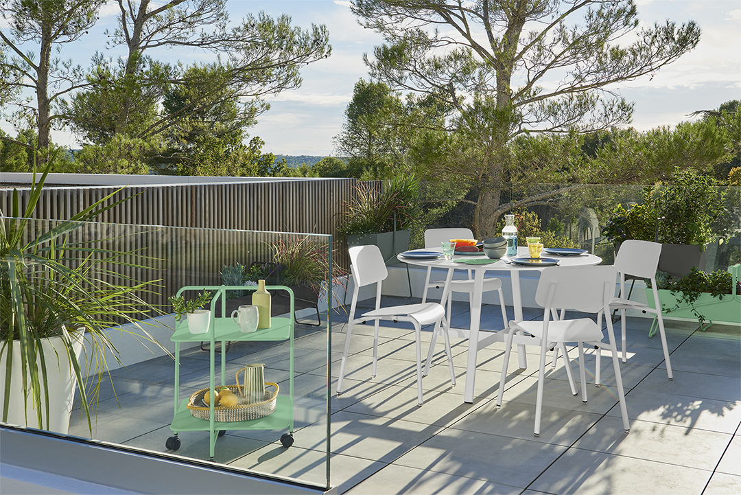 Möbel von Fermob auf Terrasse