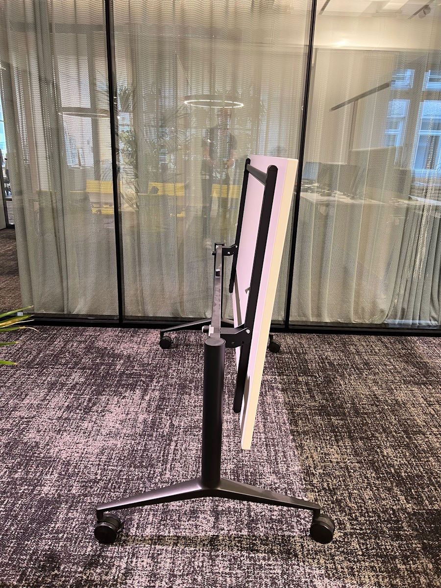MedaMorph Folding Table