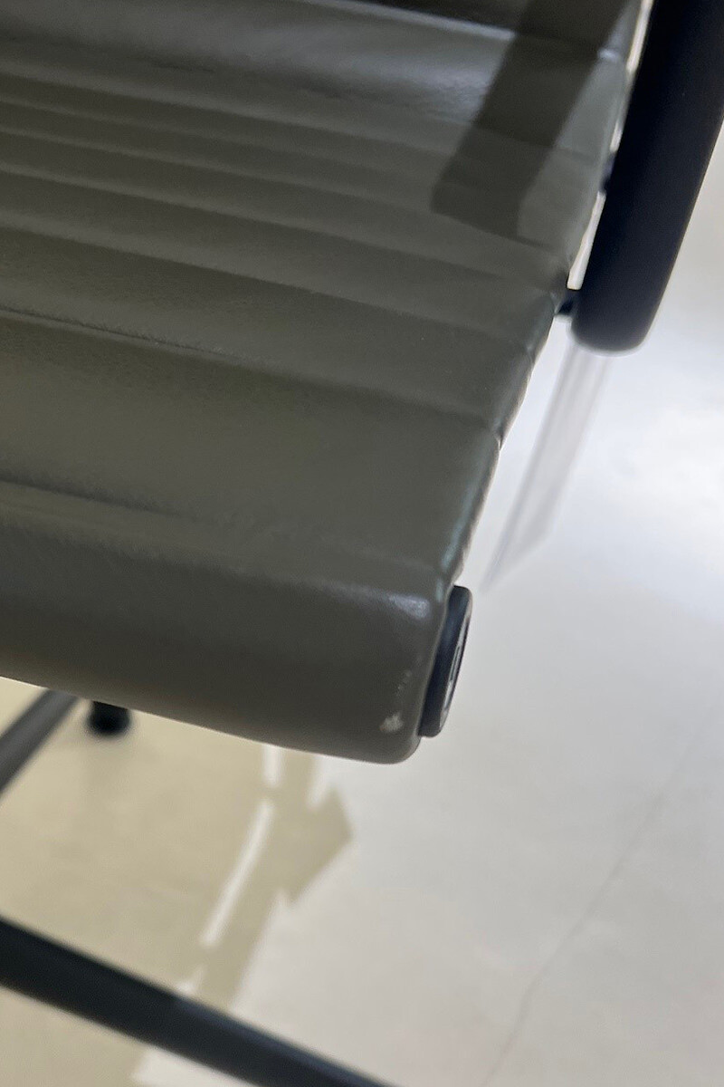 Aluminium Chair EA 132