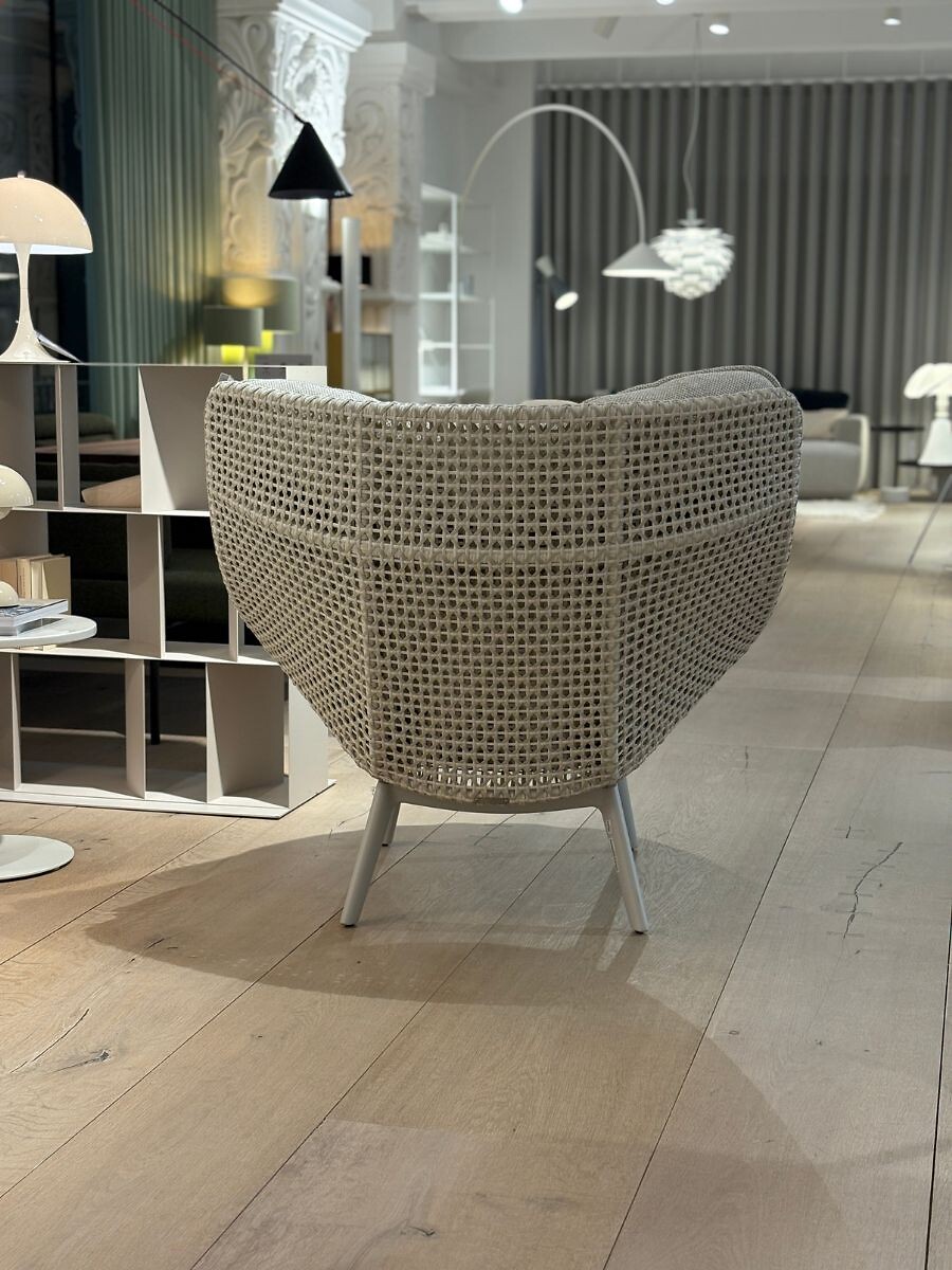 Mbrace Wing Chair mit Hocker