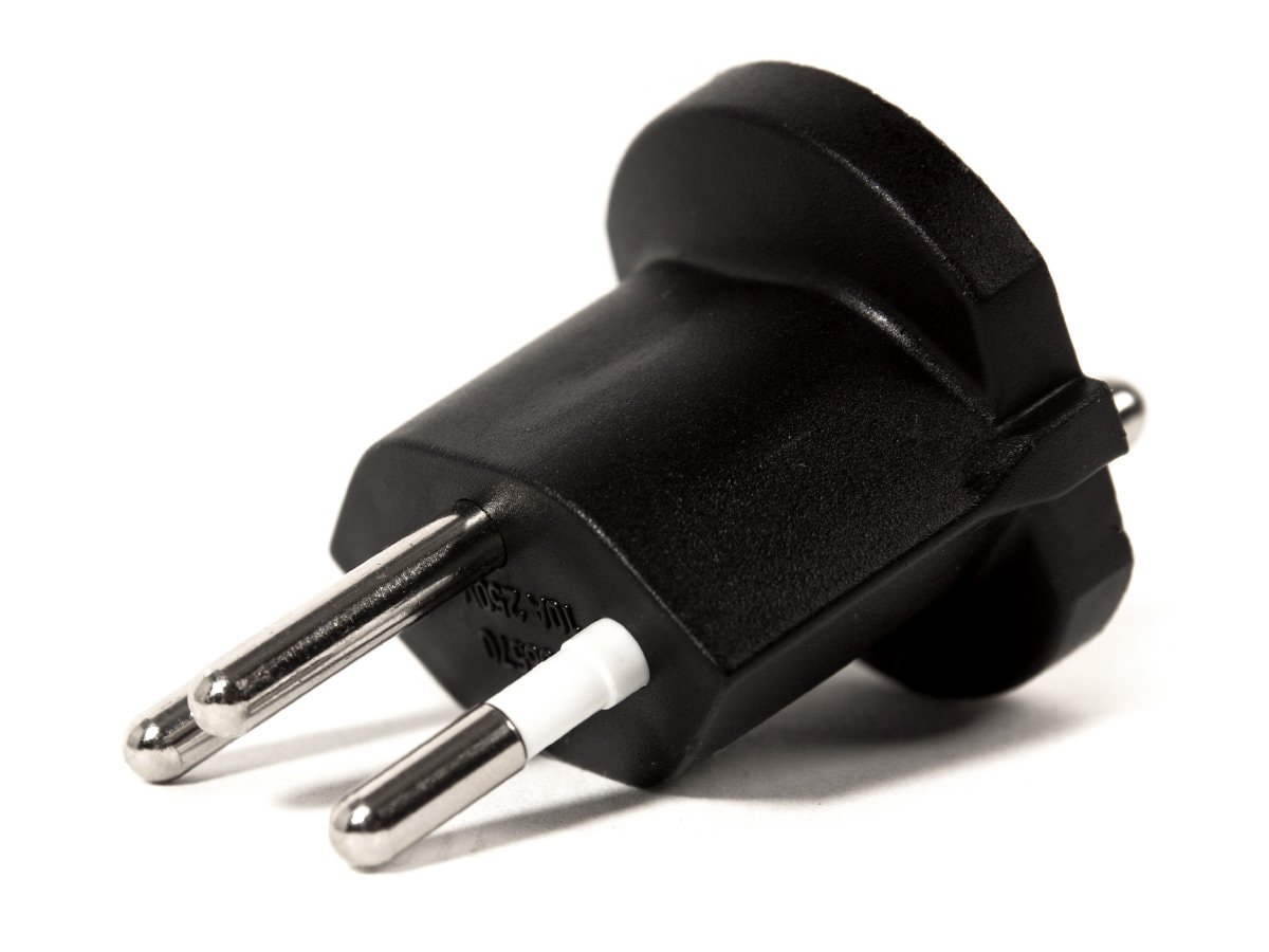 Adapter von Schuko auf Schweizer Stecker