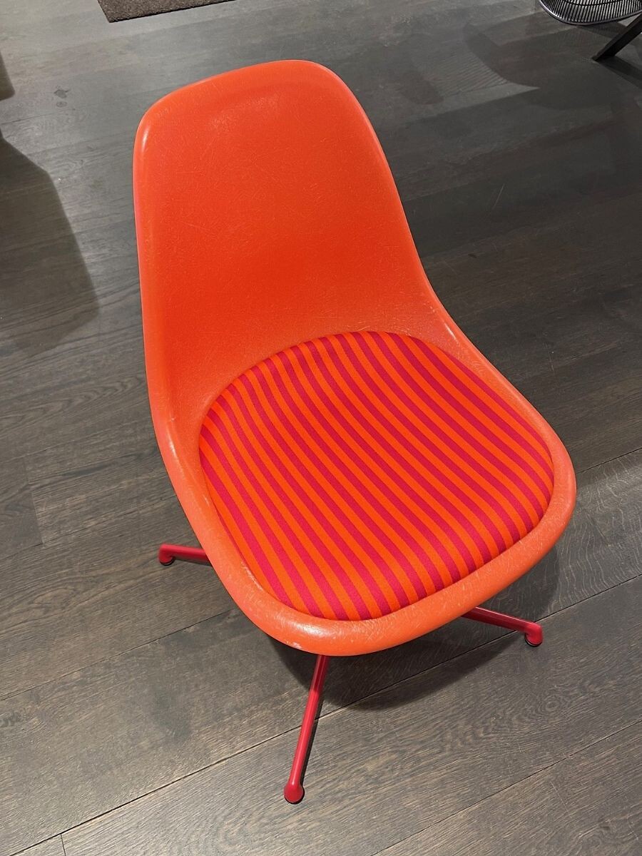 Eames Fiberglass Side Chair