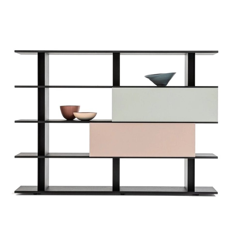 Offenes Regal Moroso Frame-Shift in Schwarz mit farbigen Elementen und Keramikobjekten