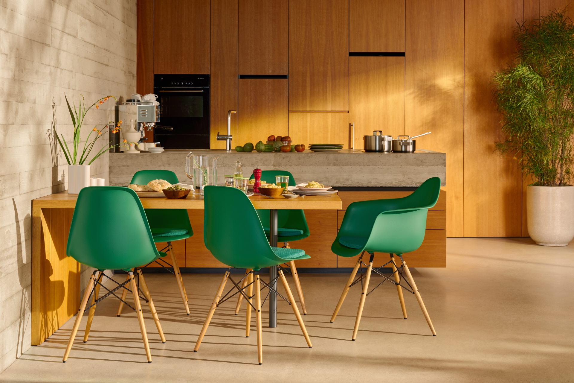 Vitra Eames Plastic Chairs Aktion
