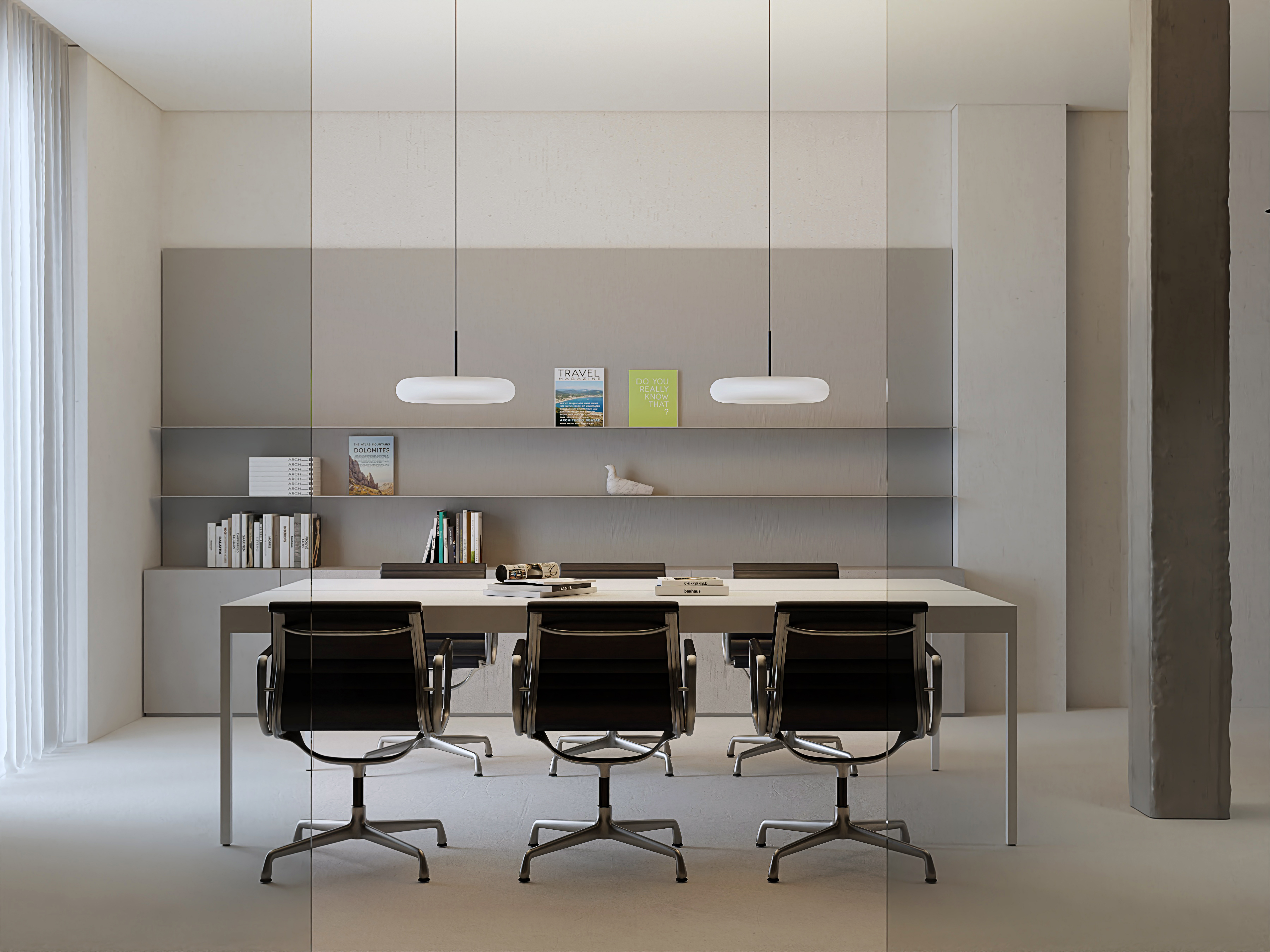 Zwei Pendelleuchten von Belux über einem Besprechungstisch mit schwarzen Bürostühlen