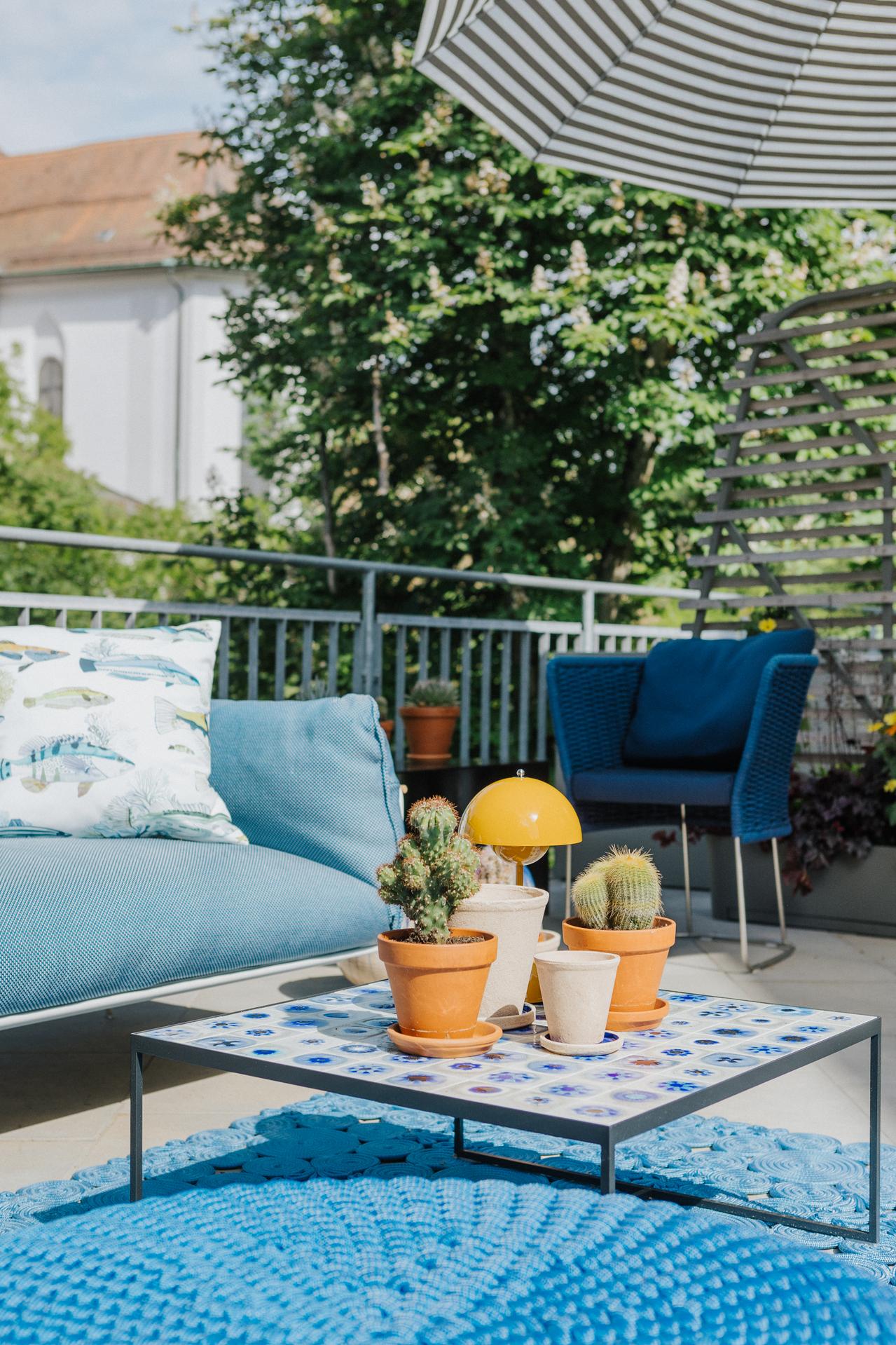 Detail aus der Gartenmöbel-Ausstellung auf der Terrasse in Waldshut bei Seipp Wohnen