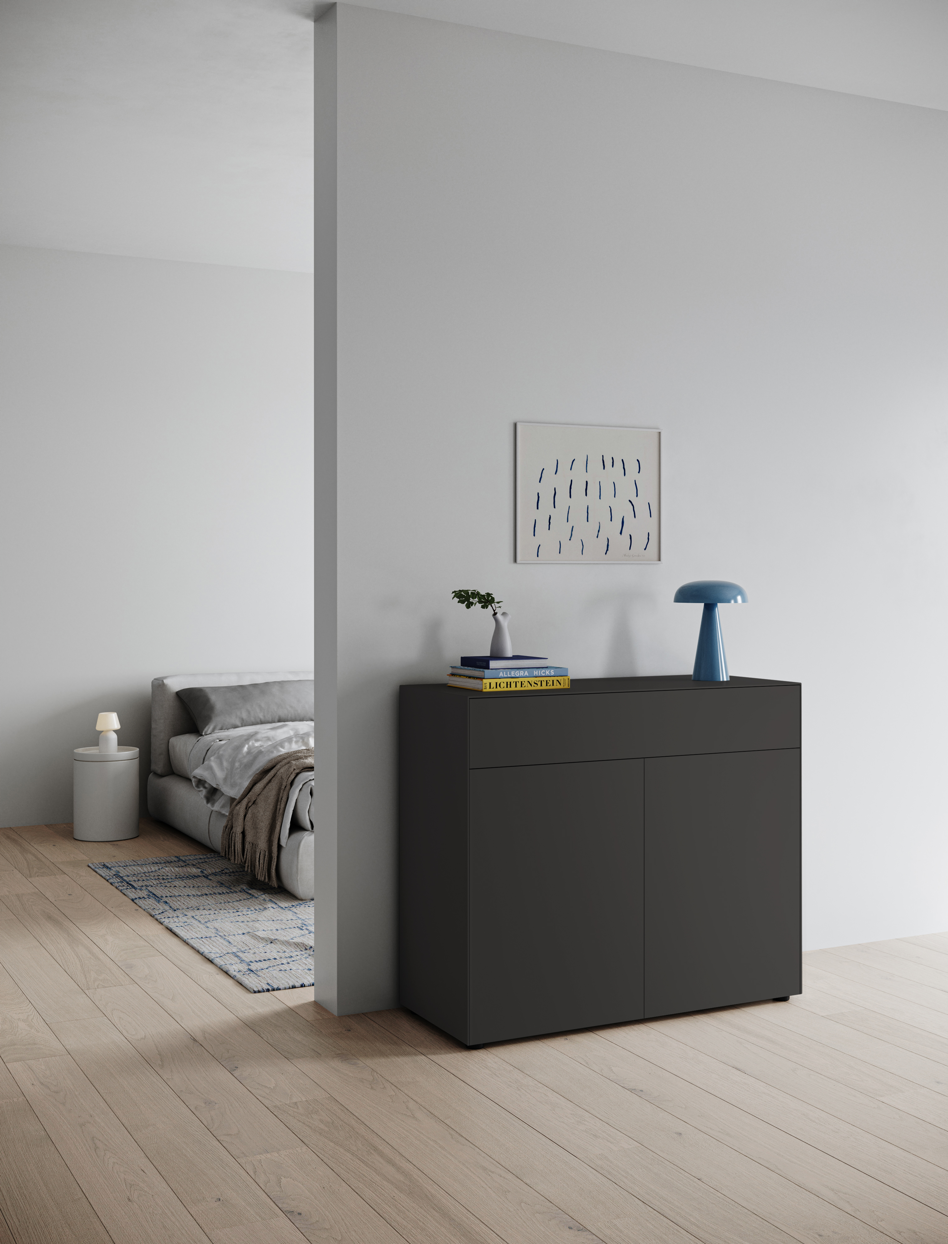 Sideboard von Piure mit Bett im Hintergrund