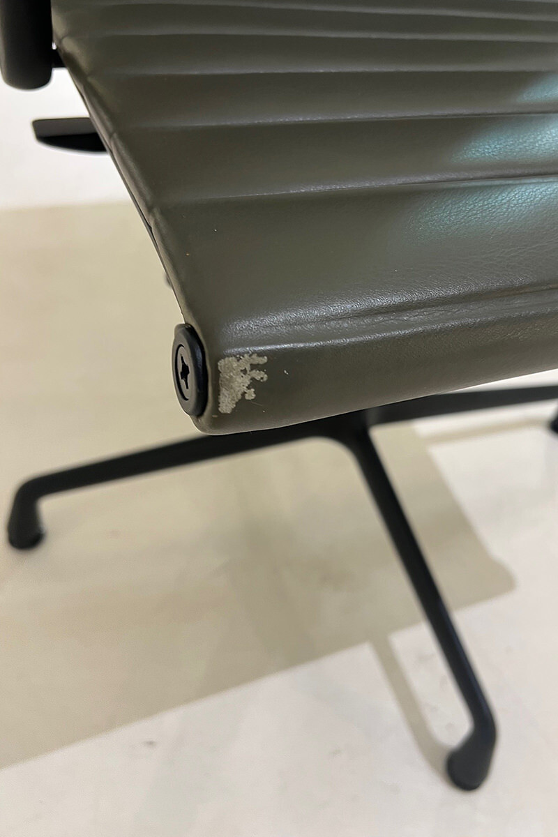 Aluminium Chair EA 132