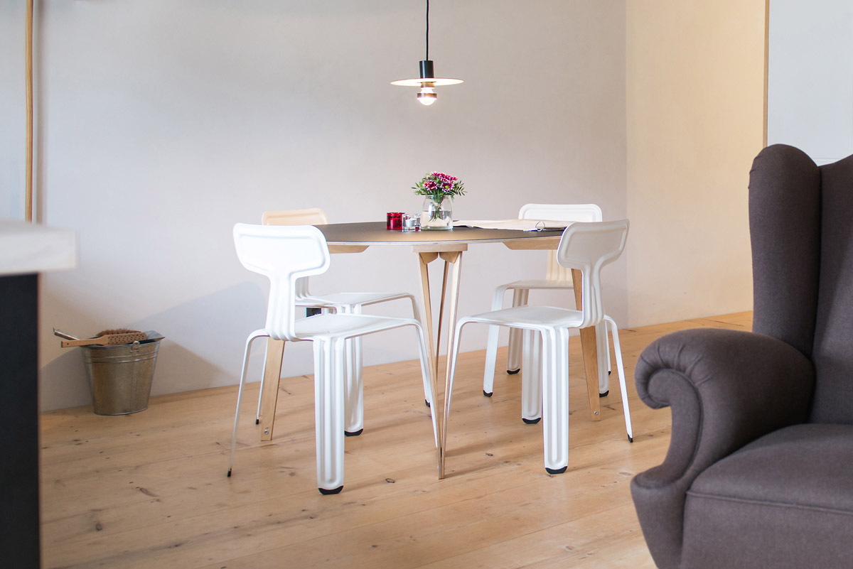 Pressed Chair Stapelstuhl