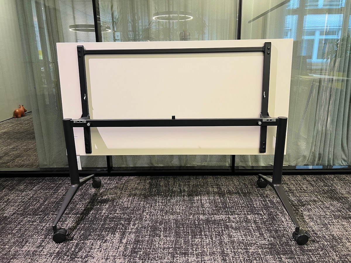 MedaMorph Folding Table