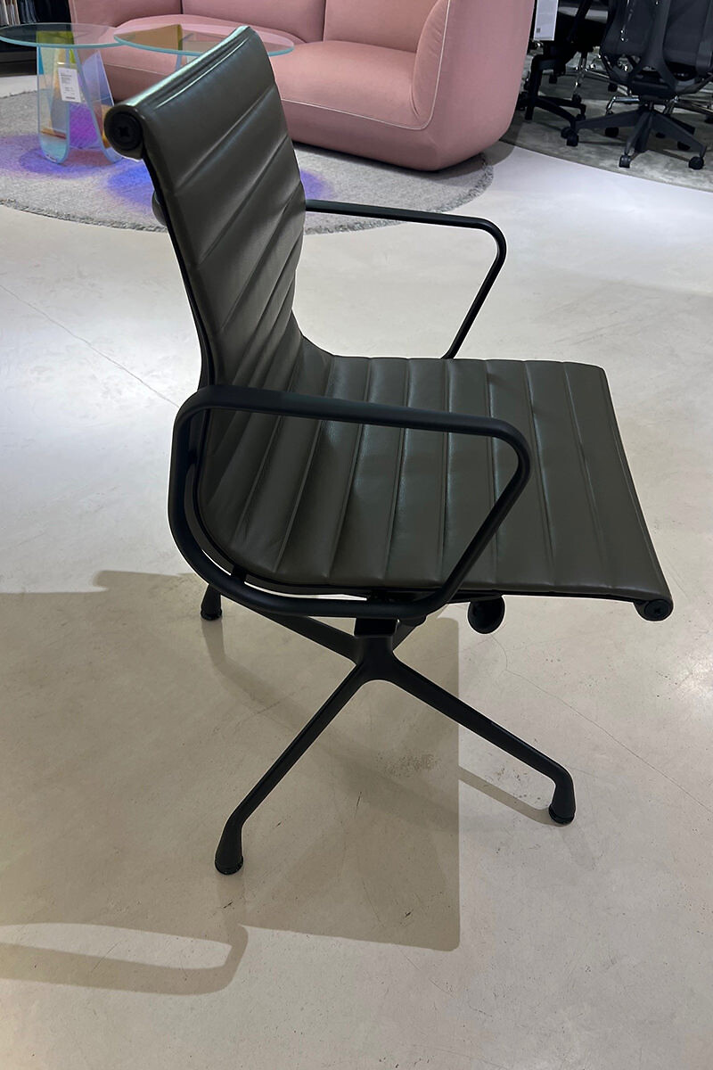 Aluminium Chair EA 132