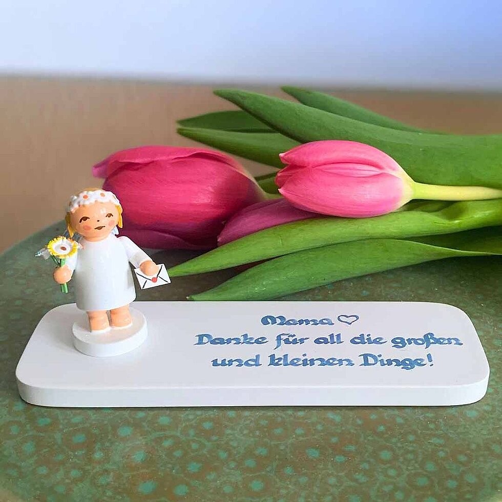 Margeritenengel mit Brief in der Hand und Dankesgruß in Handschrift an Mama