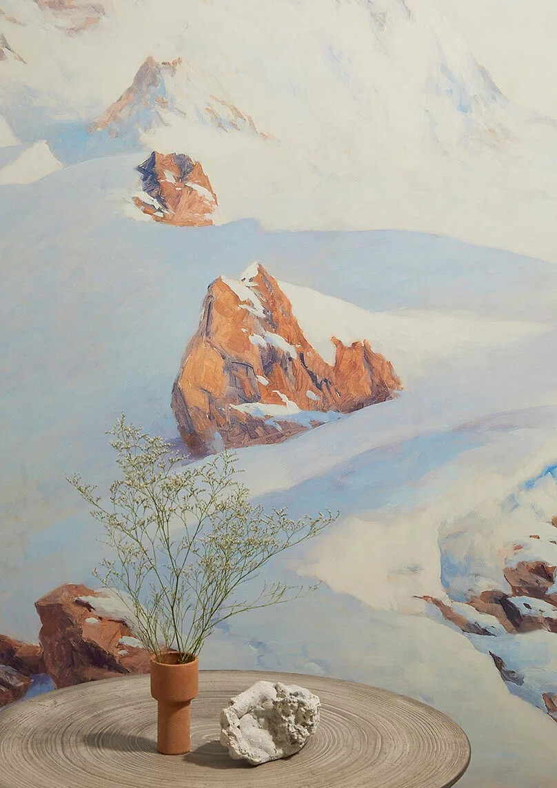 Tapete mit alpinem Landschaftsmotiv in kühlen Tönen