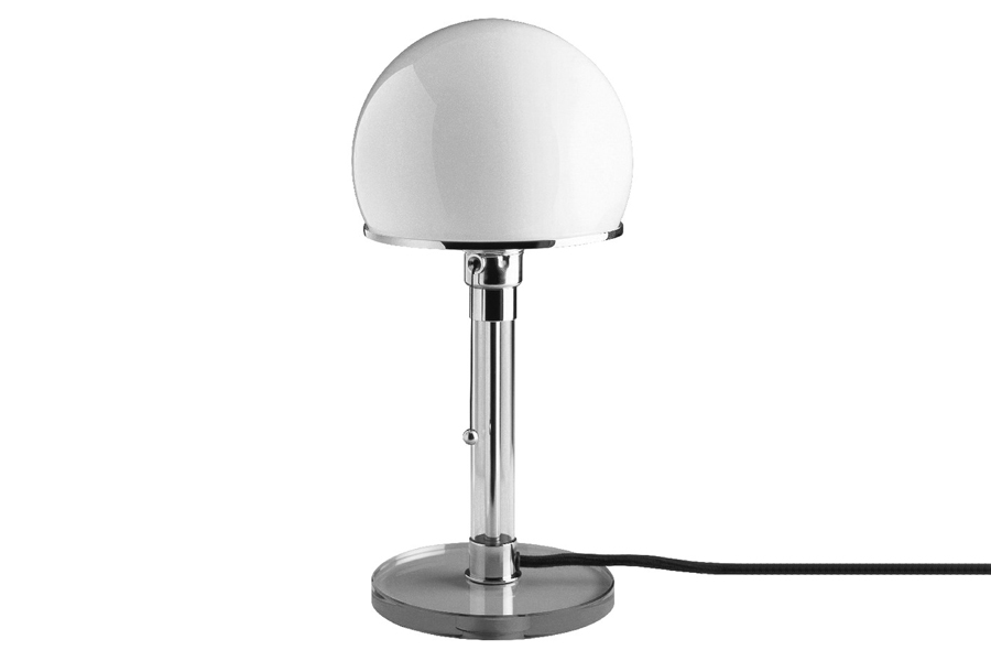 Tischleuchte WG24 nach einem Entwurf von Wilhelm Wagenfeld, hergestellt von Tecnolumen.