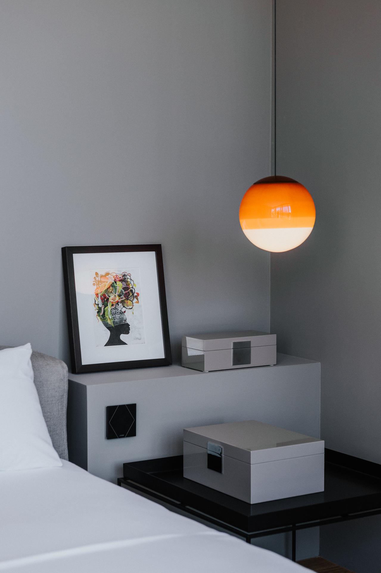 Hängeleuchte Dipping Light 20 von Marset 
Tray Table Coffee von Hay