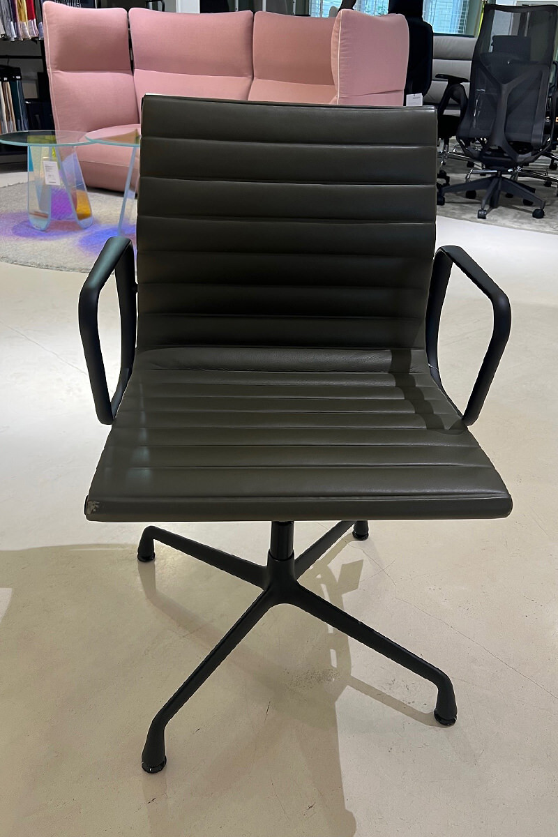 Aluminium Chair EA 132