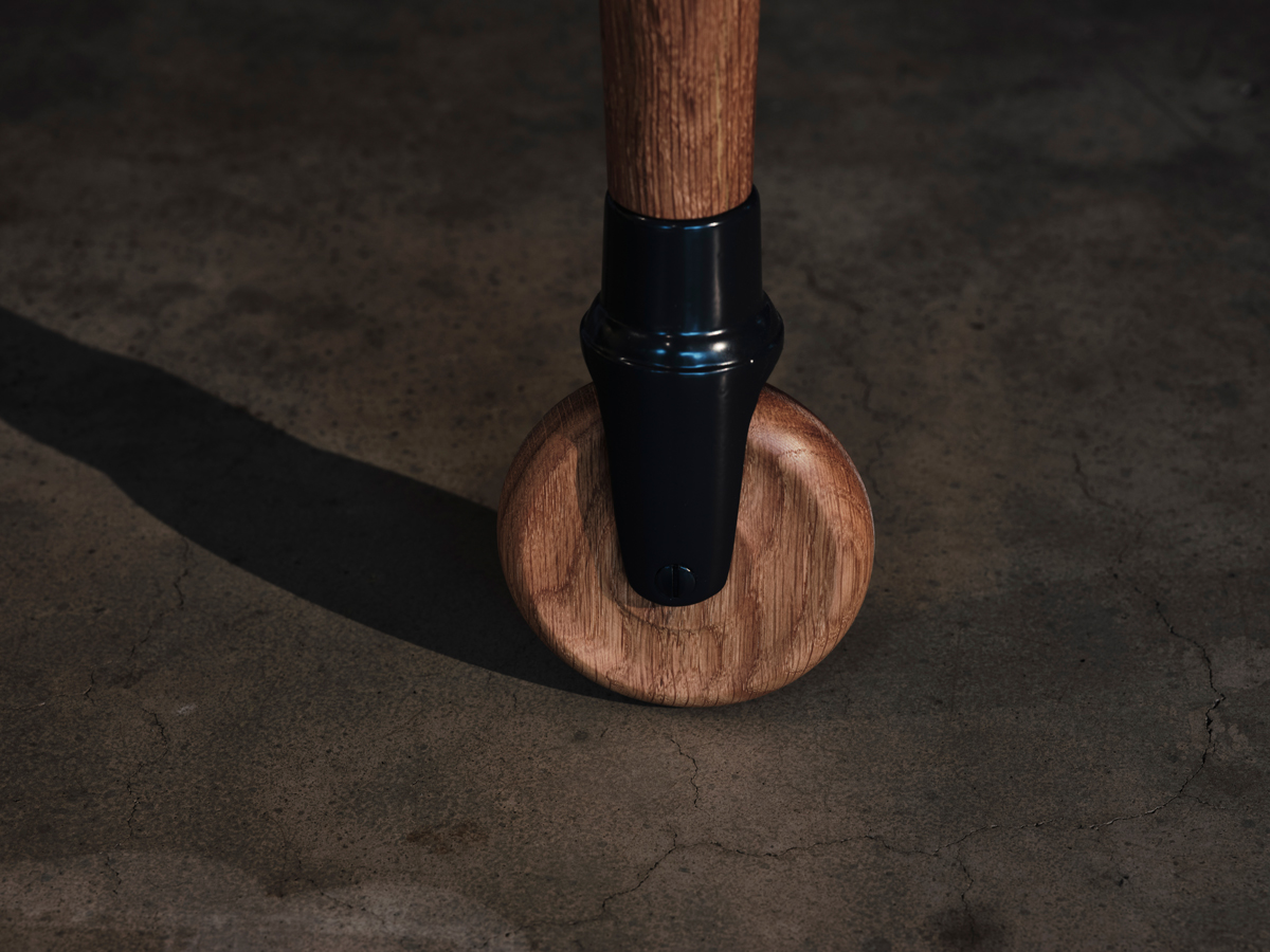 Deatilaufnahme Rolle am Tischbein Shaker Tisch von Habit