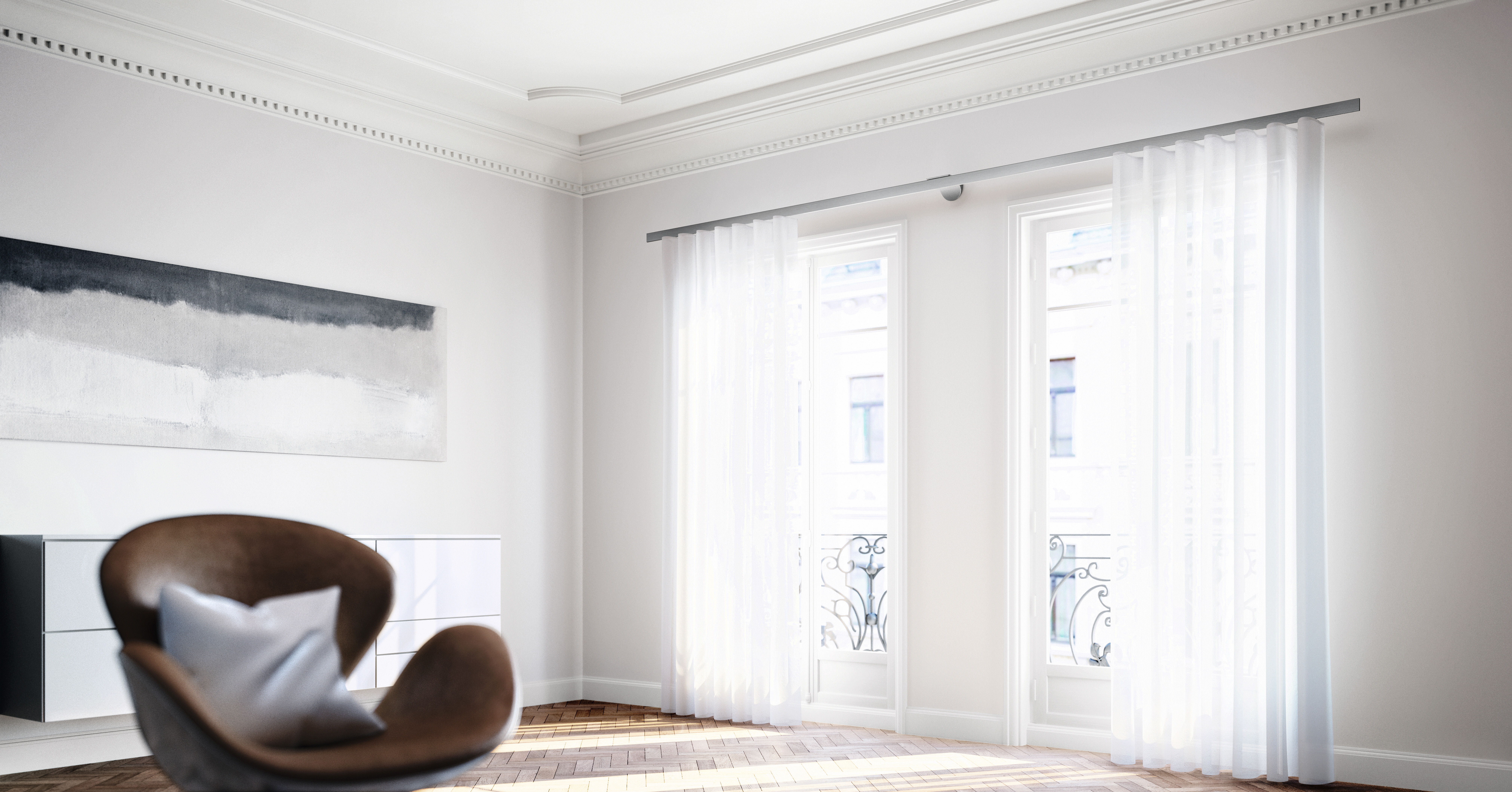 Filigrane Fensterdekoration auf Stange mit leichter Wellenführung