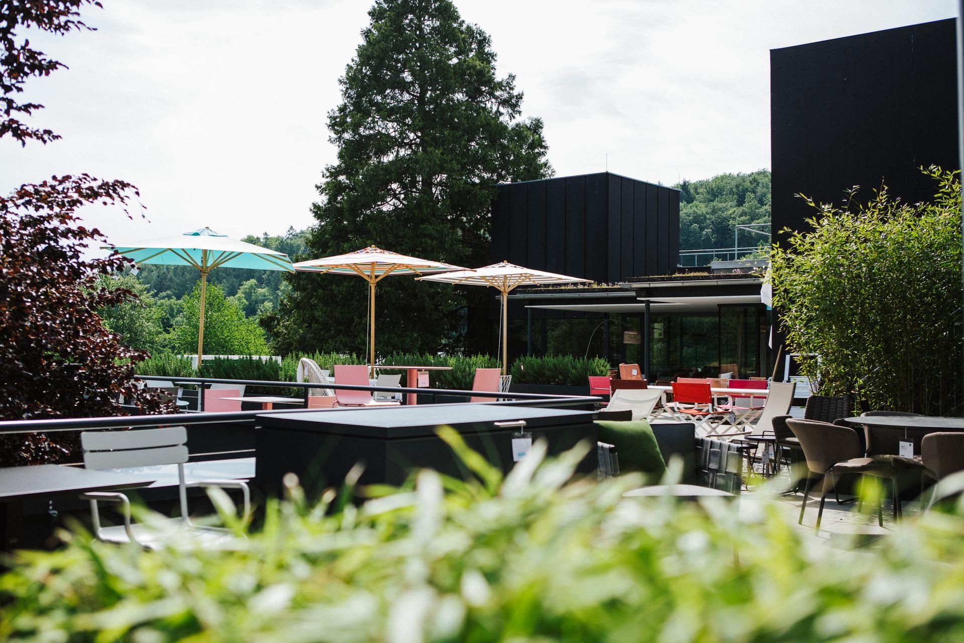 Blick auf die Outdoor-Ausstellung auf der Dachterrasse in Tiengen bei Seipp Wohnen