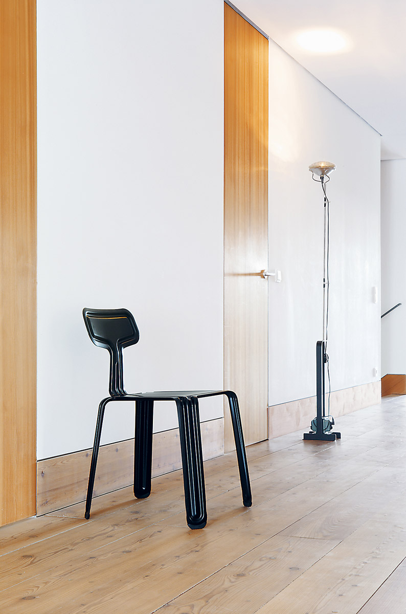 Pressed Chair Stapelstuhl