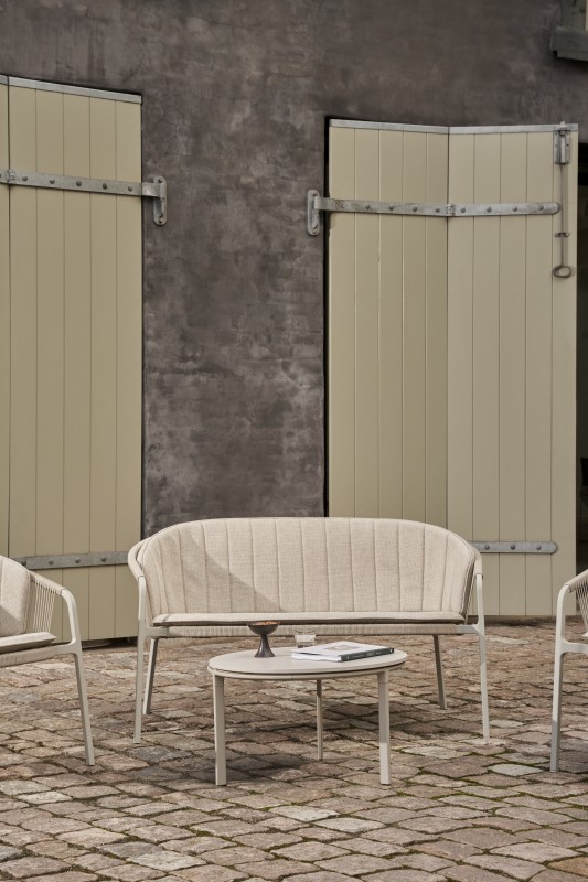 Vipp 712 Sessel und Vipp 721 Bank Lagrasse Outdoor Kollektion