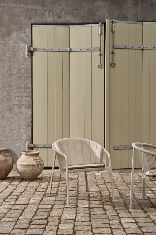 Vipp 712 Sessel und Vipp 721 Bank Lagrasse Outdoor Kollektion