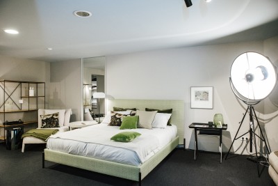 Boxspring Polsterbett Paris Victoire von Tréca Paris in Stoff Jim Thompson Tunis Spring green 38, Cat. D