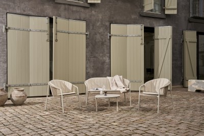 Vipp 712 Sessel und Vipp 721 Bank Lagrasse Outdoor Kollektion