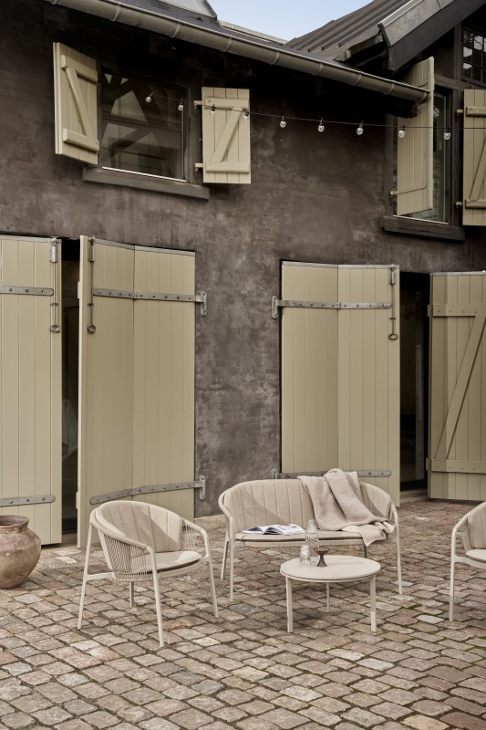 Vipp 712 Sessel und Vipp 721 Bank Lagrasse Outdoor Kollektion