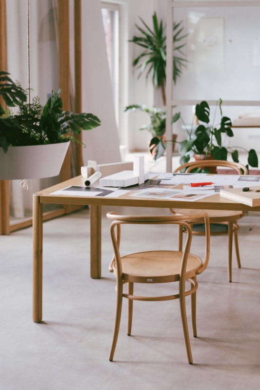 Werner Aisslinger für Thonet Tisch 1140