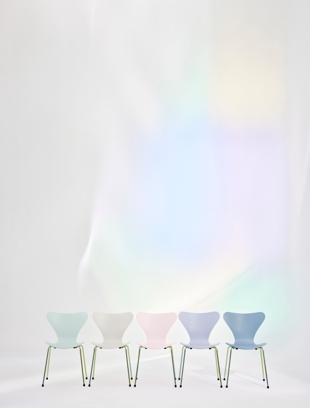 Fritz Hansen Serie 7 Stuhl in 7:14 AM Colour Edition