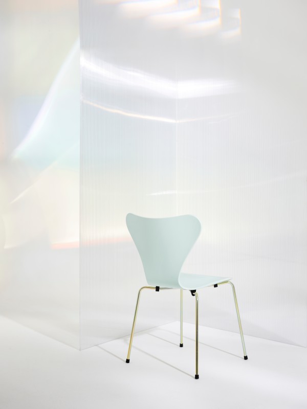 Fritz Hansen Serie 7 Stuhl in 7:14 AM Colour Edition