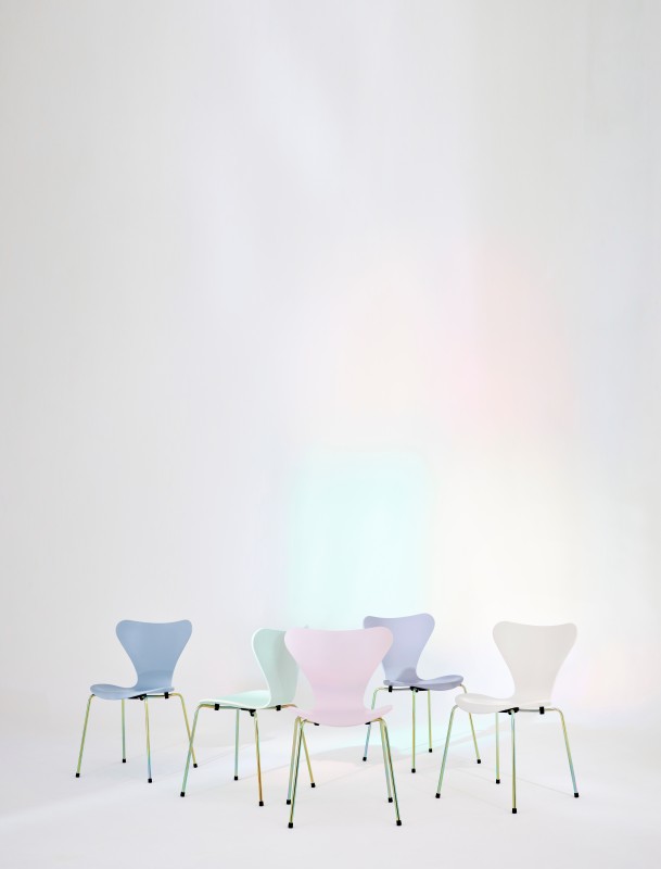 Fritz Hansen Serie 7 Stuhl in 7:14 AM Colour Edition