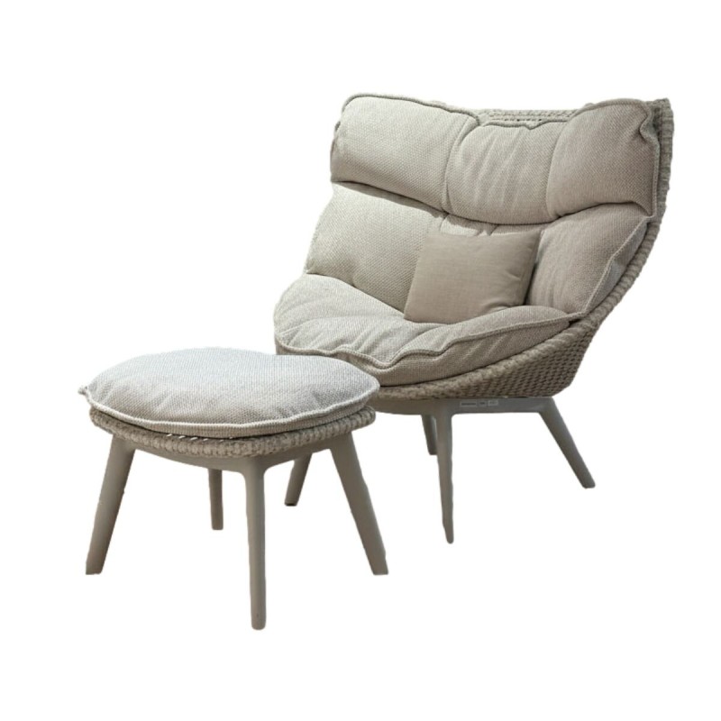 Mbrace Wing Chair mit Hocker
